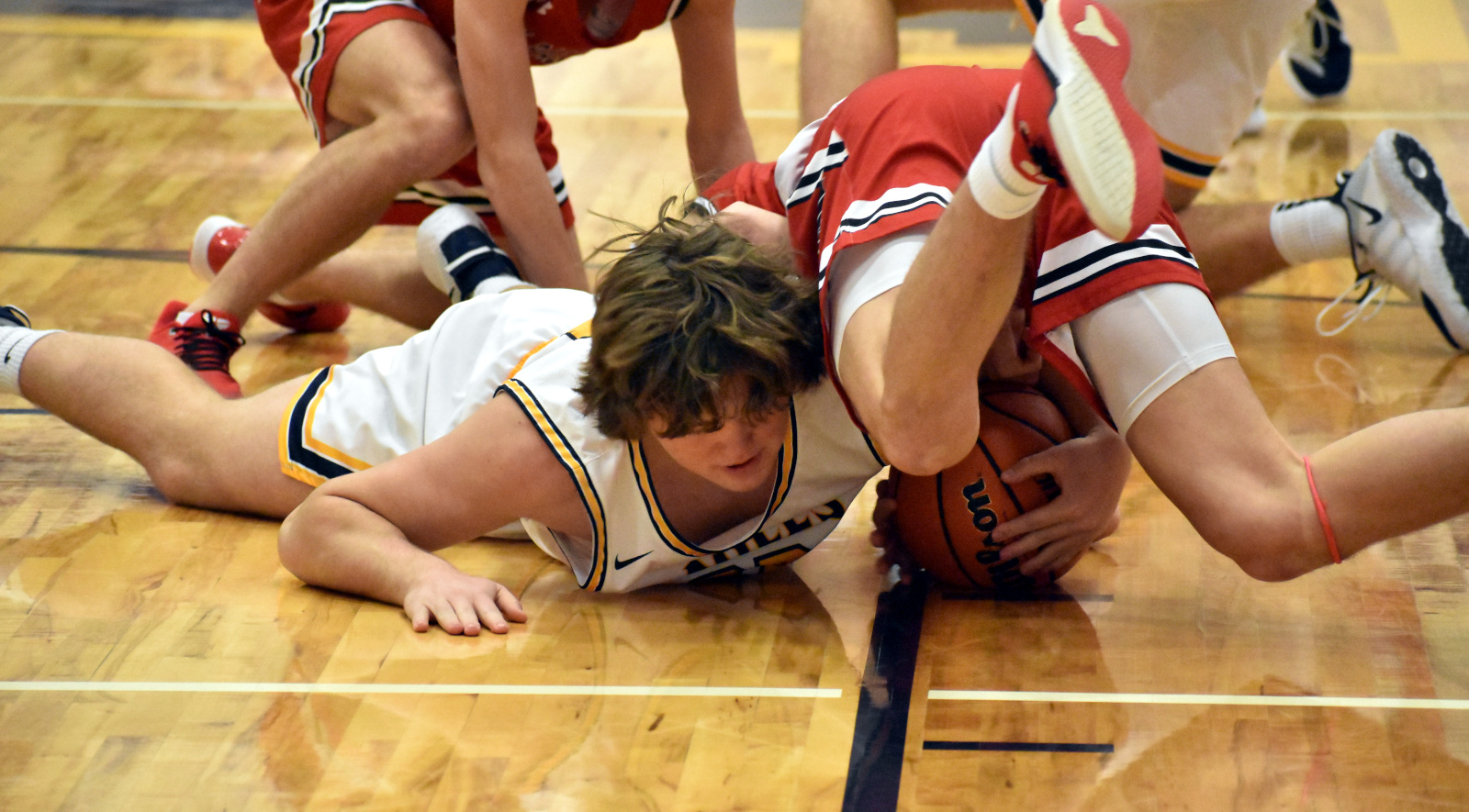 Basketball player dives on floor