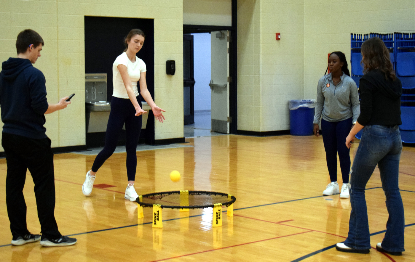 Spikeball game