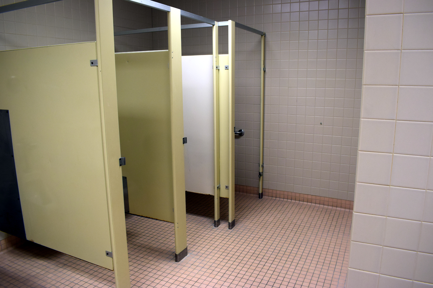 No doors on stalls