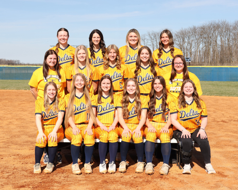 Team photo on diamond